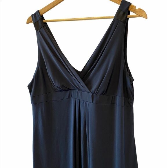 LORI M Navy V Neck Mid Length Pleated Front Dress - Picture 2 of 10